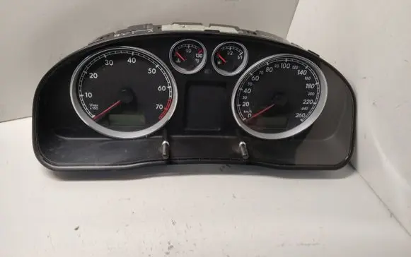 Volkswagen PASSAT B5.5 Speedometer (instrument cluster) 3B0920807 VWZ7Z0A4194317 040901103920