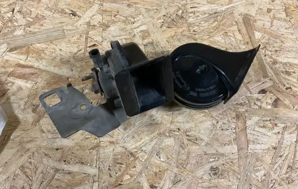 BMW 5 E60 E61 Horn signal 0092018 CH2139