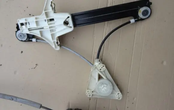 Volkswagen Polo V 6R Front door window regulator with motor 