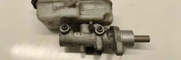Volkswagen Transporter - Caravelle T6 Master brake cylinder 7E0611303C