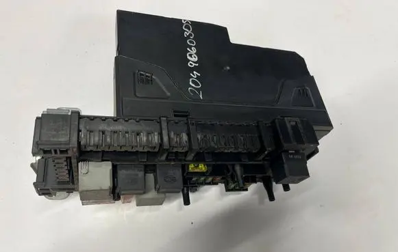 Mercedes-Benz C W204 SAM control unit a2049060305