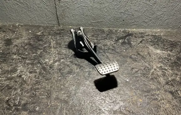 Mercedes-Benz GLK (X204) Brake pedal A2042902101 204292022