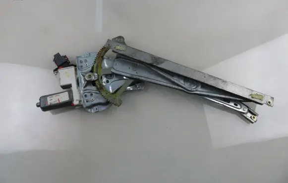 Toyota Corolla E120 E130 Front door window regulator with motor 6981002130