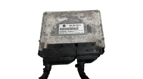 Skoda Octavia Mk2 (1Z) Engine control unit/module 06A906033CL 5WP402130 447218F25T