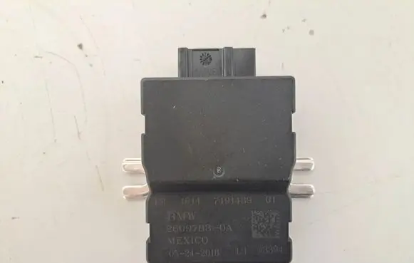 BMW i8 Fuel injection pump control unit/module 7491489