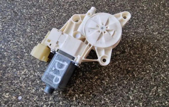 Chrysler 200 Front door window regulator motor