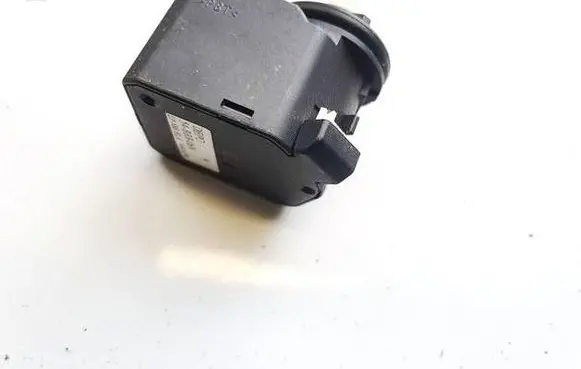 Headlight level adjustment motor