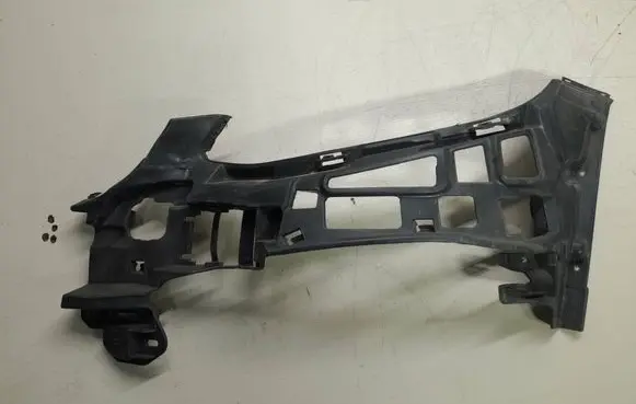 Mercedes-Benz C W205 Front bumper mounting bracket A2058853165