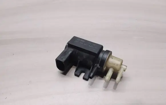 Volkswagen PASSAT B6 Vacuum valve 1K0906627