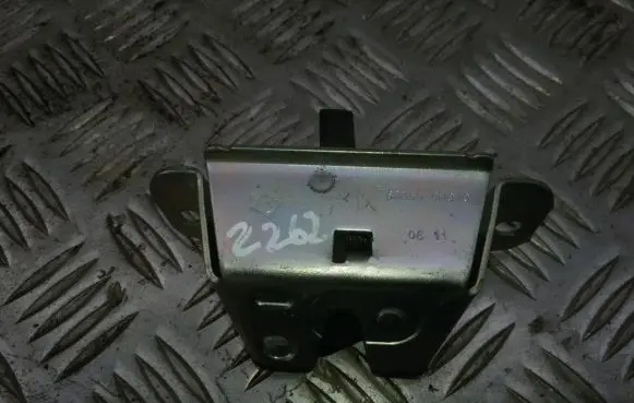 Toyota Aygo AB10 Tailgate/trunk/boot lock/catch/latch 693500h010