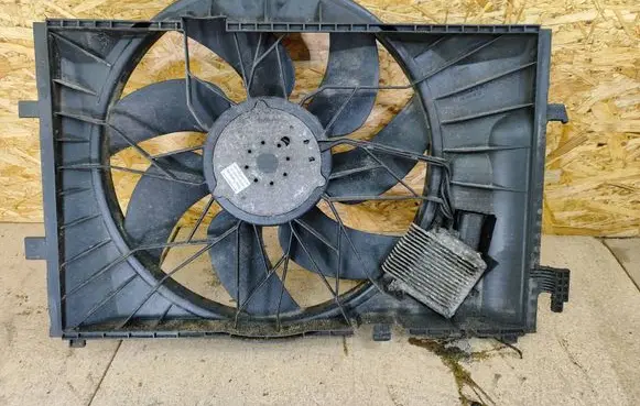 Mercedes-Benz C W203 Fan set A2035000193 885002020 2130533