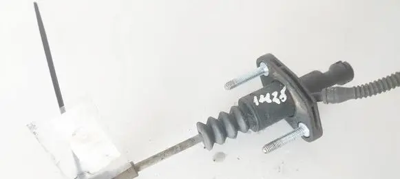 Opel Astra H Clutch master cylinder 90523769