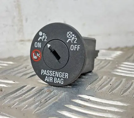 Opel Astra J Passenger airbag on/off switch 13577258