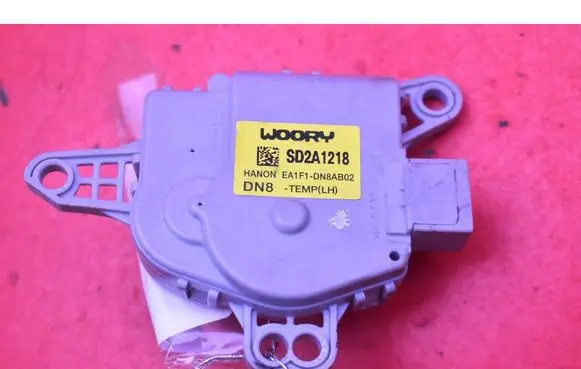 KIA Sportage Air flap motor/actuator EA1F1DN8AB02