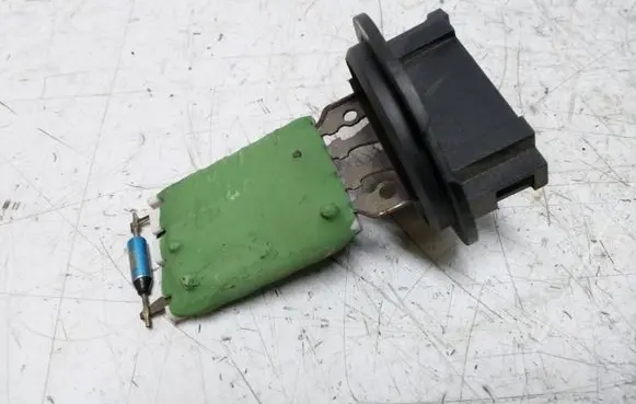 Mitsubishi Colt Heater blower motor/fan resistor R27K R74K 2R15K