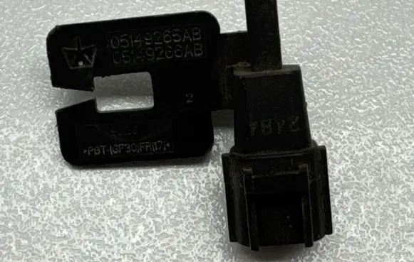 Chrysler Pacifica Outside/exterior temperature sensor 05149265AB 05149266AB