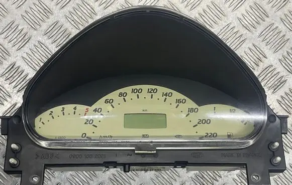Mercedes-Benz A W168 Speedometer (instrument cluster) 09051682021 A1685404311
