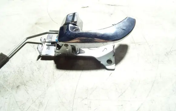 KIA Sorento Front door interior handle H102