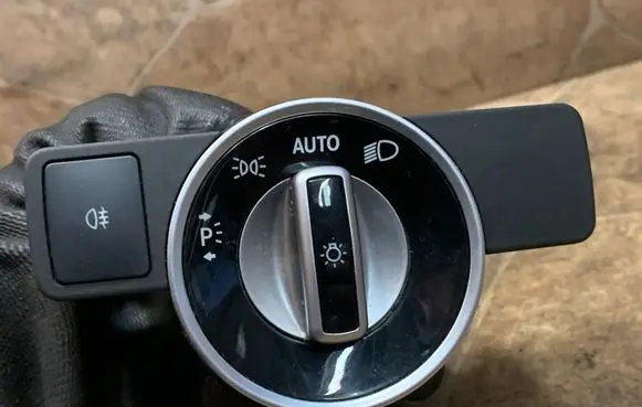 Mercedes-Benz C W204 Light switch A2129050551