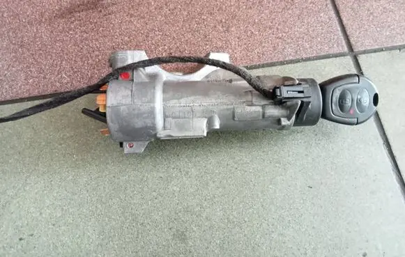Seat Ibiza III (6L) Ignition lock 4B0905851C