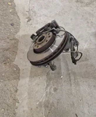 Citroen C4 Grand Picasso Front wheel hub spindle knuckle