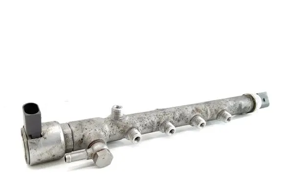 Mercedes-Benz E W212 Fuel main line pipe A6510700495 R9144Z204A