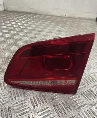Volkswagen PASSAT B7 Tailgate rear/tail lights