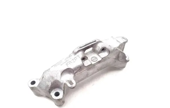Peugeot 208 Engine mounting bracket 9674960380