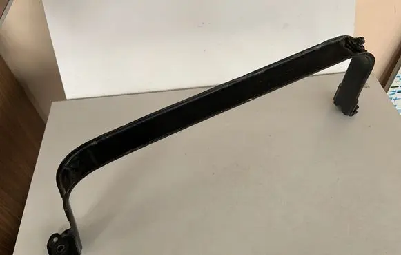 Audi Q7 4M Fuel tank mounting bracket 4M0201392F