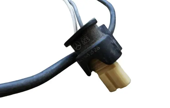 Mercedes-Benz ML W166 Exhaust gas temperature sensor A0009053905 A0255456526