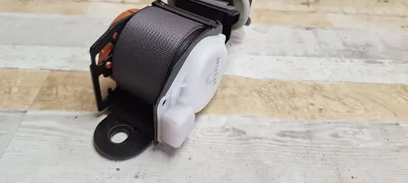 Suzuki Liana Middle seatbelt (rear) C7462