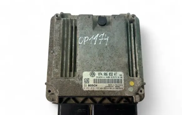 Volkswagen Crafter Engine control unit/module ECU 074906032AT 0281014133