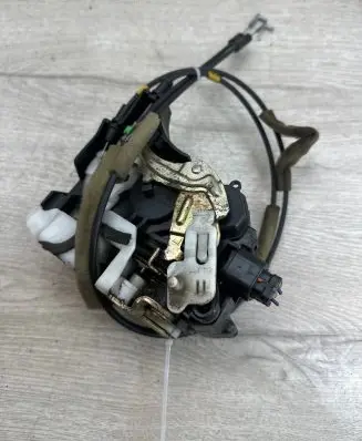 Mitsubishi Grandis Rear door lock