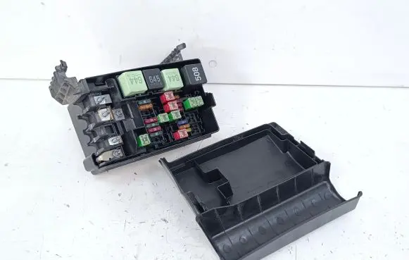Volkswagen Jetta VI Fuse module 5C0937132A