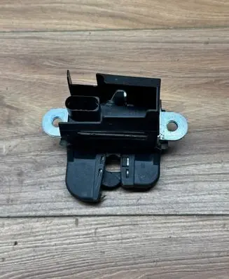 Volkswagen Touran I Tailgate/trunk/boot lock/catch/latch 3C9827645A
