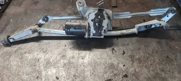 Volvo V70 Front wiper linkage and motor 30753089