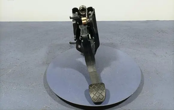 Accelerator throttle pedal