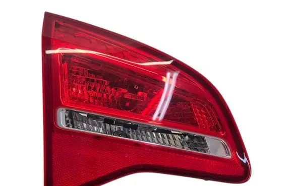 Tailgate rear/tail lights