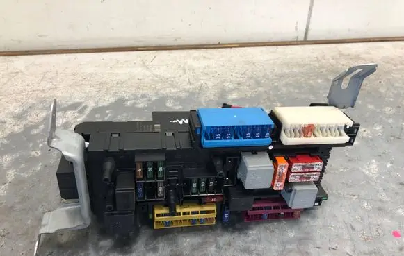 Mercedes-Benz E W212 Fuse module 2129005101BILI 2129005101