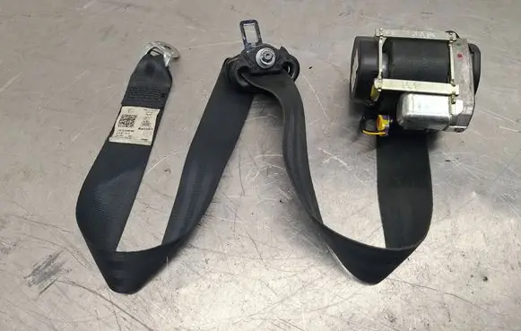 Skoda Yeti (5L) Front seatbelt 5L0857701A 618034000