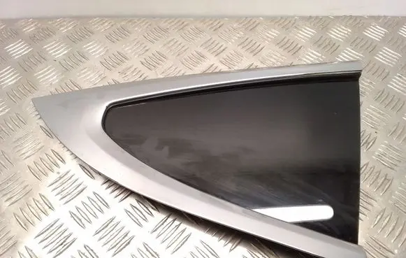 Rear vent window glass