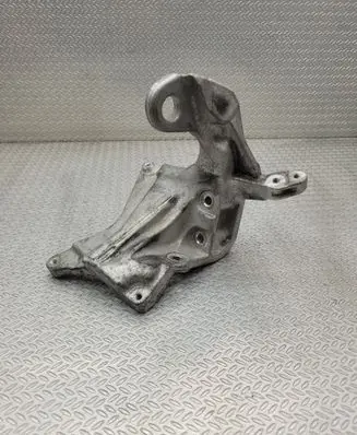 Mercedes-Benz CLA C118 X118 Engine mounting bracket A6542241800