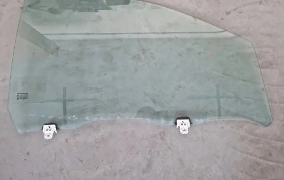 Isuzu D-Max Front door window glass four-door