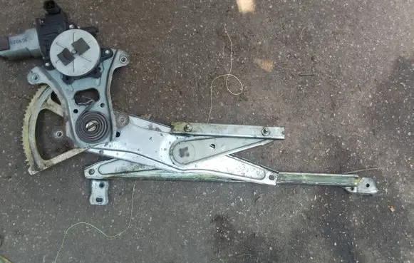 Toyota Avensis T270 Sliding door motor assembly 309020
