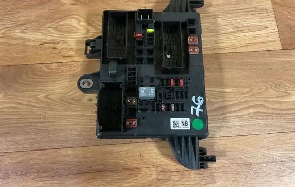 Opel Insignia A Fuse module 13277318 13490035409