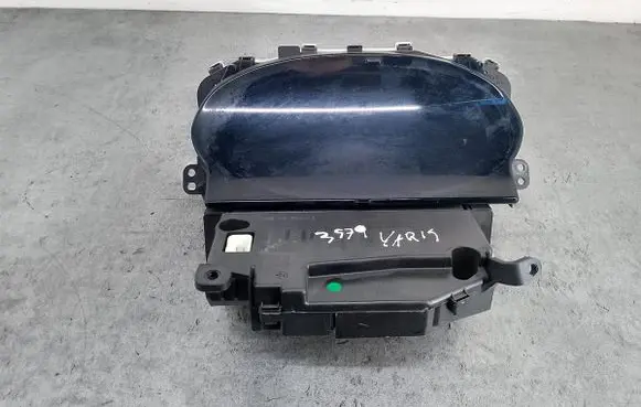 Toyota Yaris Speedometer (instrument cluster)