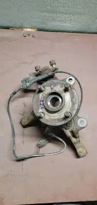 Toyota Corolla Verso E121 Front wheel hub