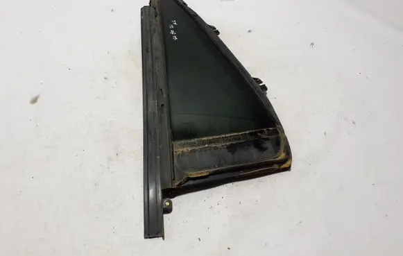 Volvo XC90 Rear vent window glass 31651871
