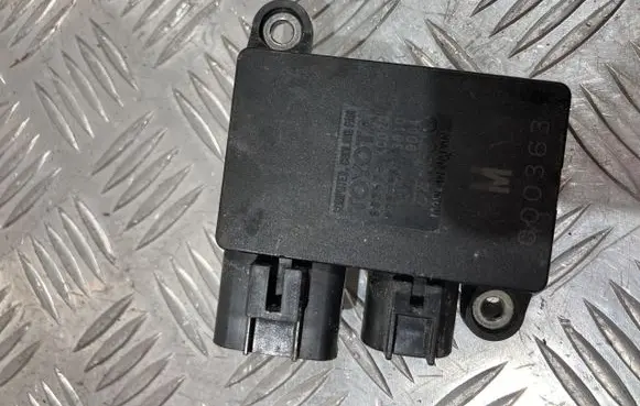 Toyota Yaris XP210 Fan control module 89257-K0020