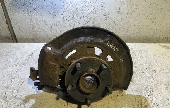 Toyota Verso Front wheel hub